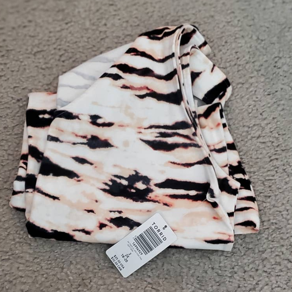 NWT Torrid Foxy Tiger Animal Sleeveless V-Neck Tank Top Shirt Size: 2X (18/20) - Picture 3 of 3